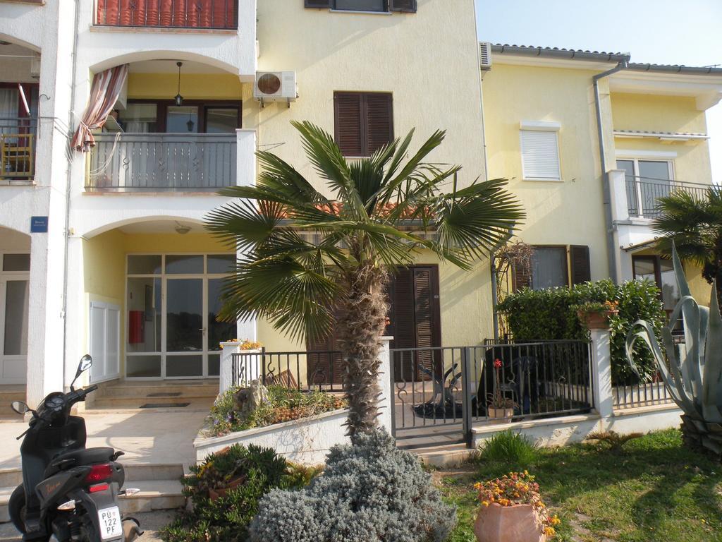 Sunset Apartment With A Private Yard At Medulin Riviera Habitación foto